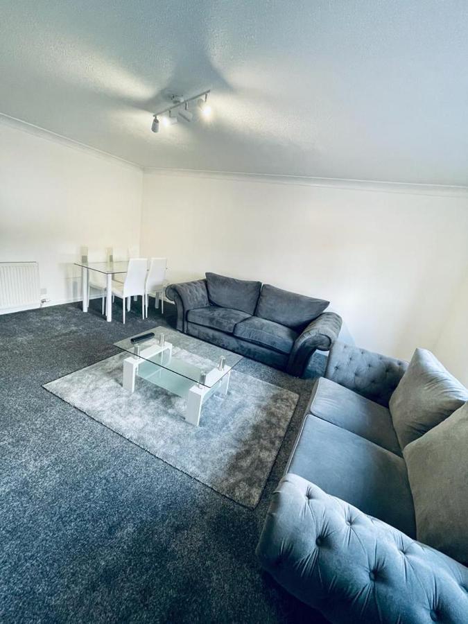 Modern 2 Bedroom Apartment With Free Parking Glasgow Exterior photo